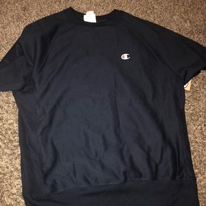 Brand new champion crew neck. Navy Blue